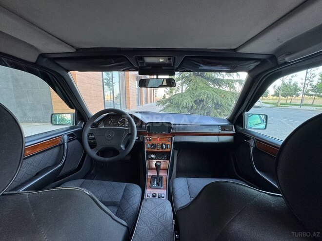 Mercedes E 220-13