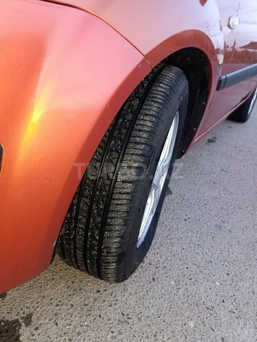 Kia Rio 2006, 380,000 km - 1.5 l - Salyan