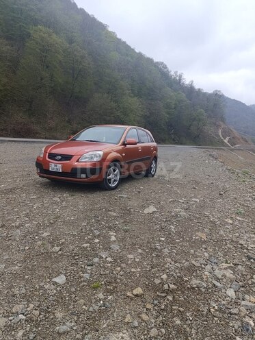 Kia Rio 2006, 380,000 km - 1.5 l - Salyan