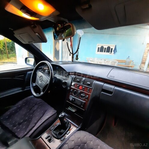 Mercedes E 220 d 1998, 453,885 km - 2.2 l - Şirvan