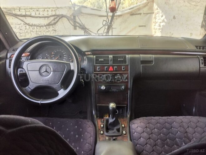 Mercedes E 220 d 1998, 453,885 km - 2.2 l - Şirvan