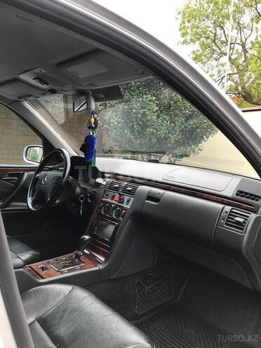Mercedes E 240 2000, 145,234 km - 2.4 l - Balakən