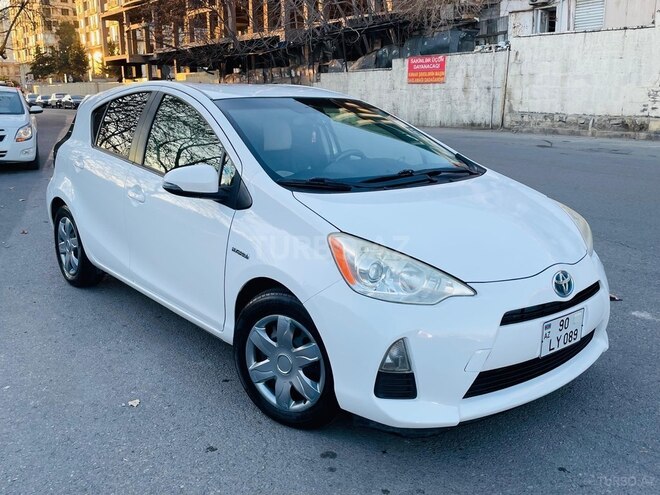 Toyota Prius C 2013, 270,000 km - 1.5 l - Bakı