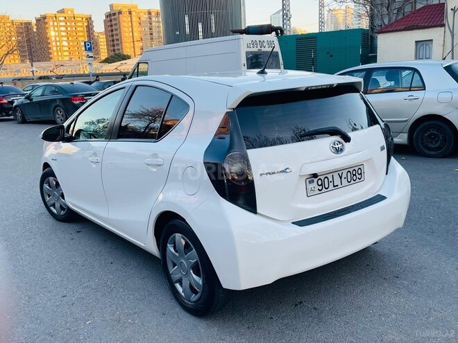 Toyota Prius C 2013, 270,000 km - 1.5 l - Bakı
