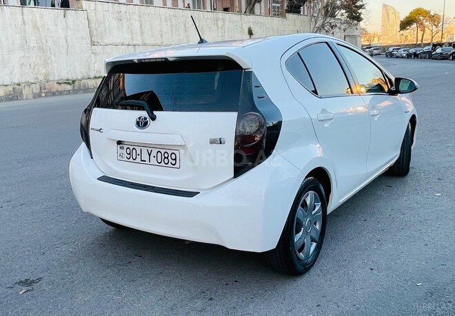 Toyota Prius C 2013, 270,000 km - 1.5 l - Bakı