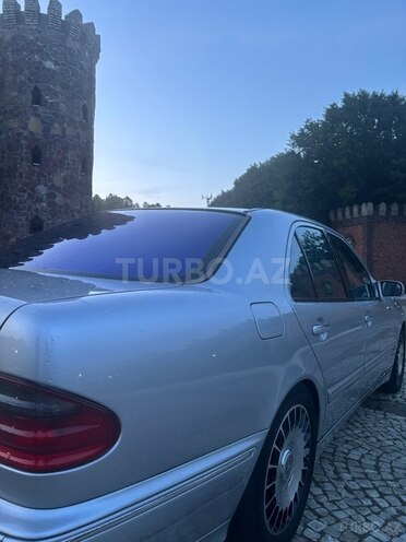Mercedes E 220 d 2000, 331,000 km - 2.2 l - Tovuz