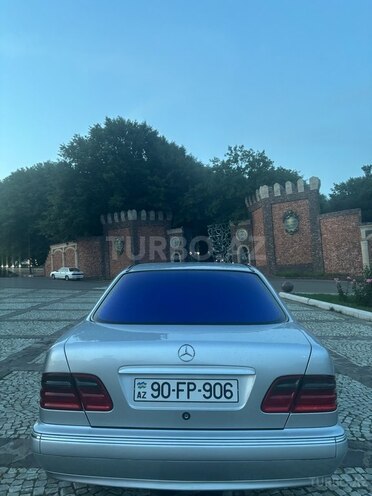 Mercedes E 220 d 2000, 331,000 km - 2.2 l - Tovuz