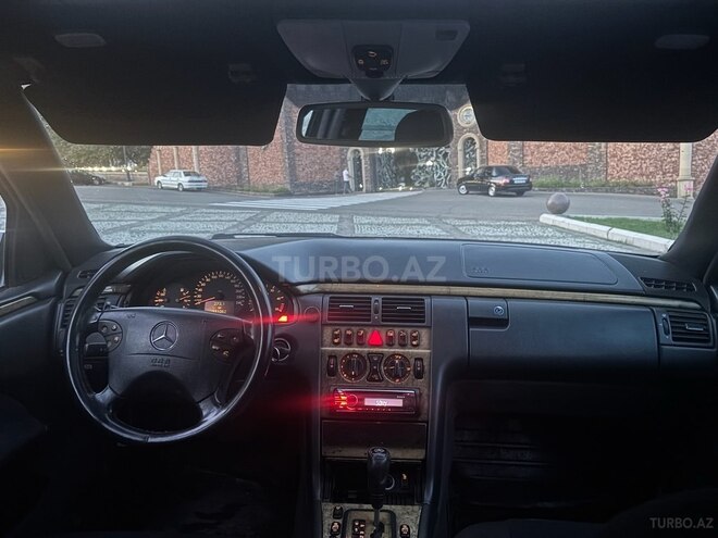 Mercedes E 220 d 2000, 331,000 km - 2.2 l - Tovuz