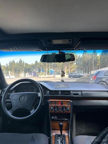 Mercedes E 220 1994, 345,000 km - 2.2 l - Sumqayıt