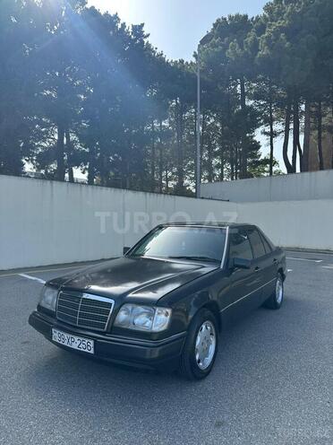 Mercedes E 220 1994, 345,000 km - 2.2 l - Sumqayıt