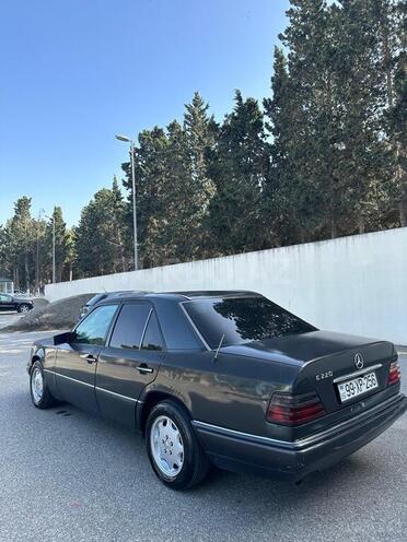 Mercedes E 220 1994, 345,000 km - 2.2 l - Sumqayıt