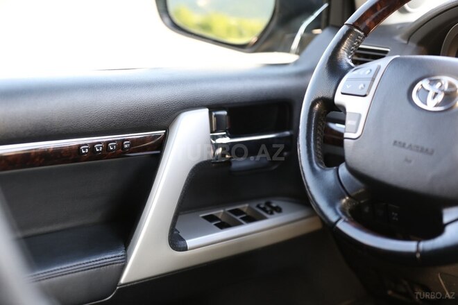 Toyota Land Cruiser 2013, 178,000 km - 4.6 л - Qax