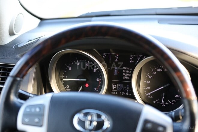 Toyota Land Cruiser 2013, 178,000 km - 4.6 л - Qax