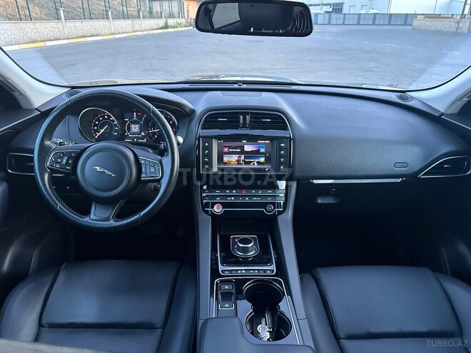 Jaguar F-Pace 2016, 143,000 km - 2.0 l - Bakı