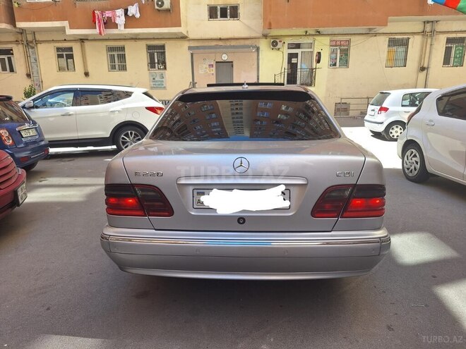 Mercedes E 220 d 2001, 438,000 km - 2.2 l - Bakı