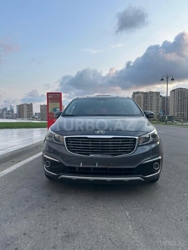Kia Carnival-1