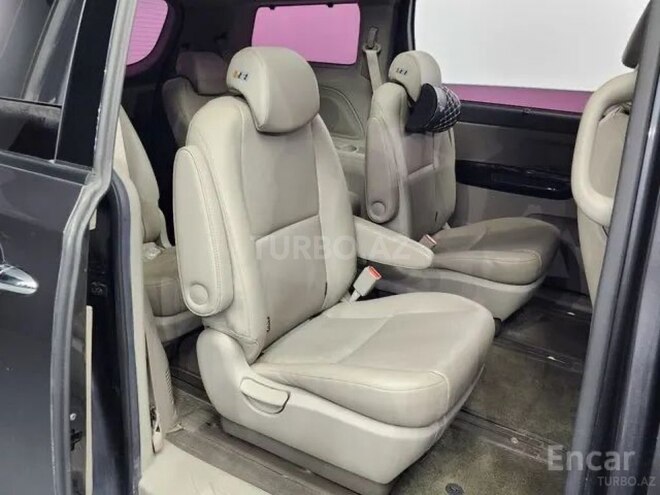 Kia Carnival-11