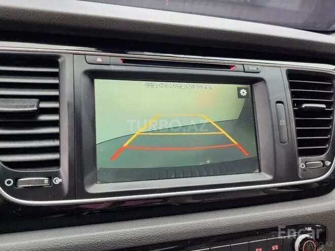 Kia Carnival-8
