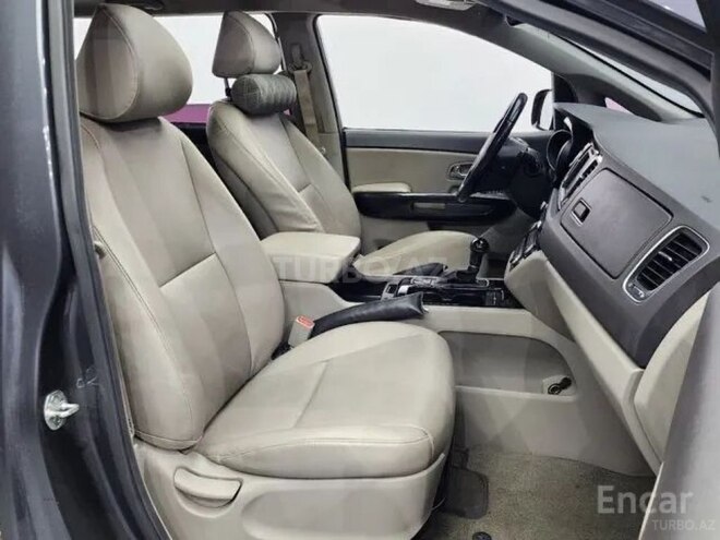 Kia Carnival-15