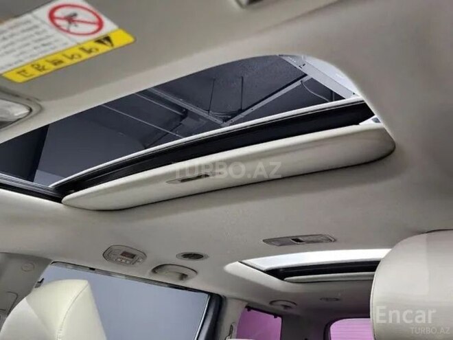 Kia Carnival-5