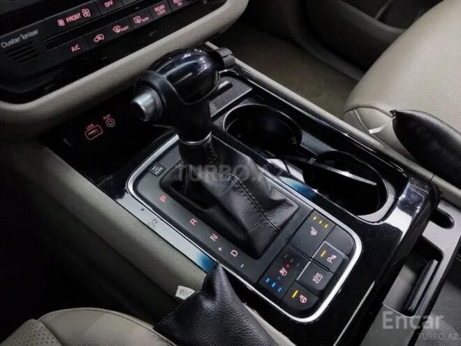 Kia Carnival-12