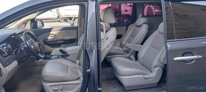 Kia Carnival-20