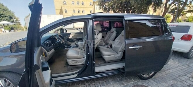Kia Carnival-21