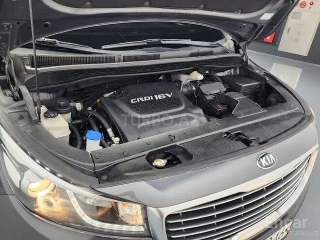Kia Carnival-13