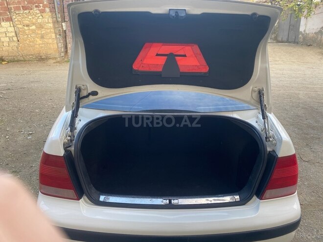 Volkswagen Bora 2001, 325,000 km - 1.4 l - Gəncə