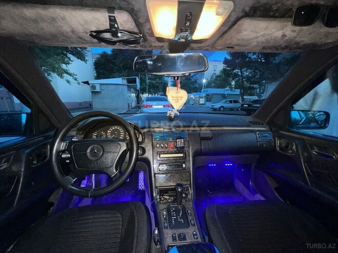 Mercedes E 230 1997, 280,530 km - 2.3 l - Mingəçevir