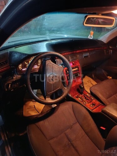 Mercedes E 240 1999, 430,000 km - 2.4 l - Masallı