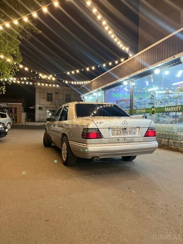 Mercedes E 220 1994, 690,324 km - 2.2 l - Göyçay