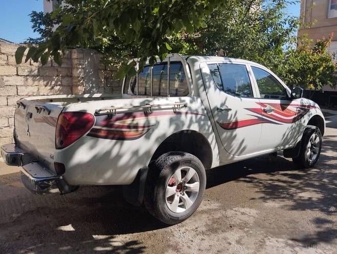 Mitsubishi L200 2008, 320,000 km - 2.5 l - Bakı