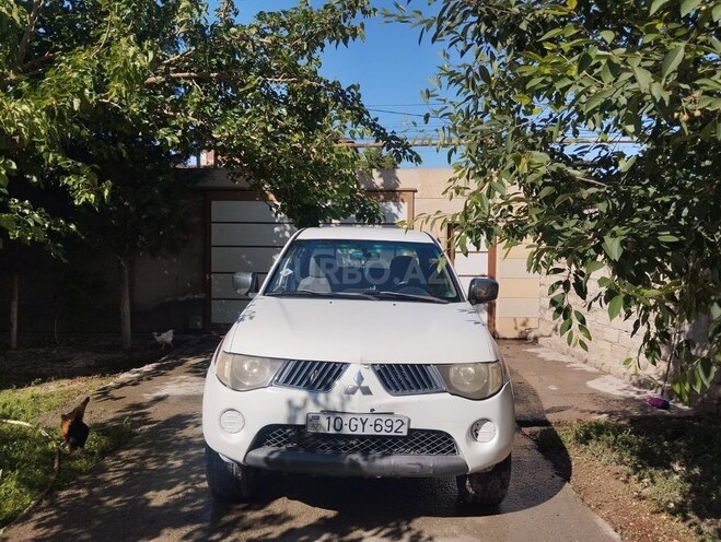 Mitsubishi L200 2008, 320,000 km - 2.5 l - Bakı