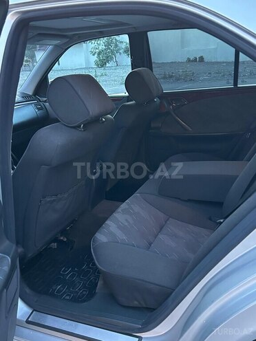 Mercedes E 280 2000, 278,400 km - 2.8 l - Göyçay
