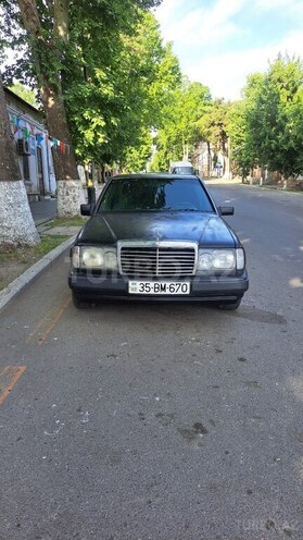 Mercedes E 200 1990, 125,300 km - 2.0 l - Qazax