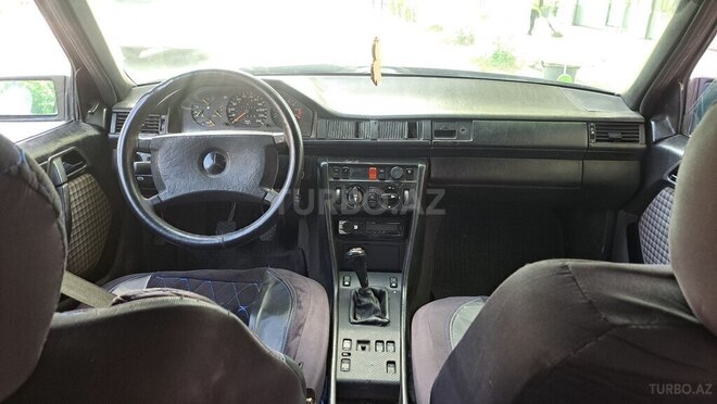 Mercedes E 200 1990, 125,300 km - 2.0 l - Qazax