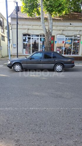 Mercedes E 200 1990, 125,300 km - 2.0 l - Qazax