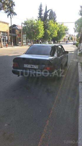 Mercedes E 200 1990, 125,300 km - 2.0 l - Qazax