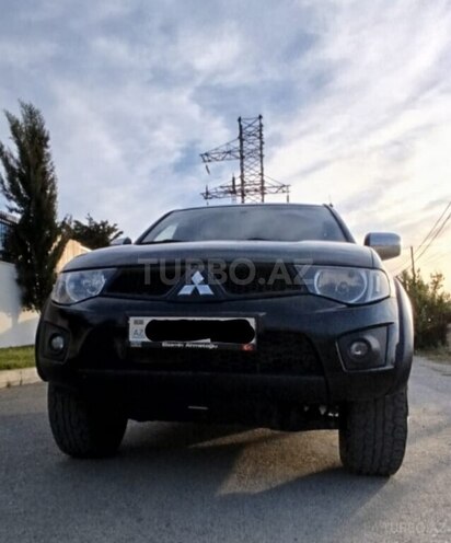 Mitsubishi L200-1