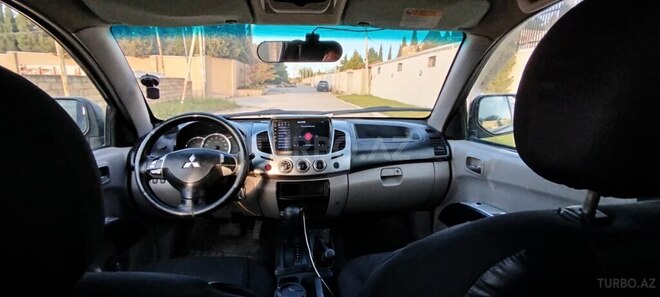 Mitsubishi L200-7
