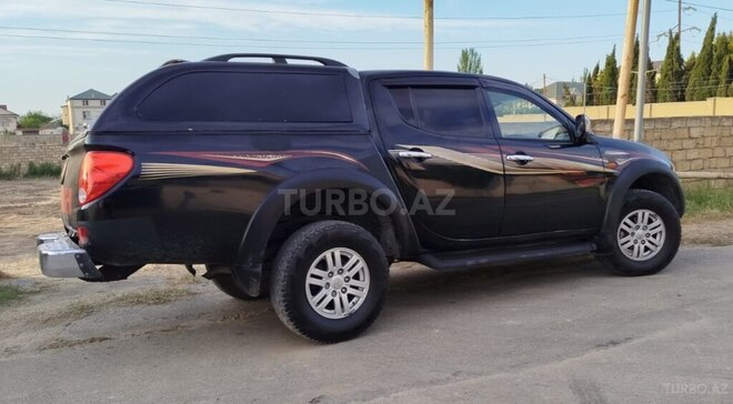 Mitsubishi L200-11
