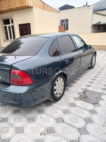 Opel Vectra 2000, 250,000 km - 2.0 l - Qazax