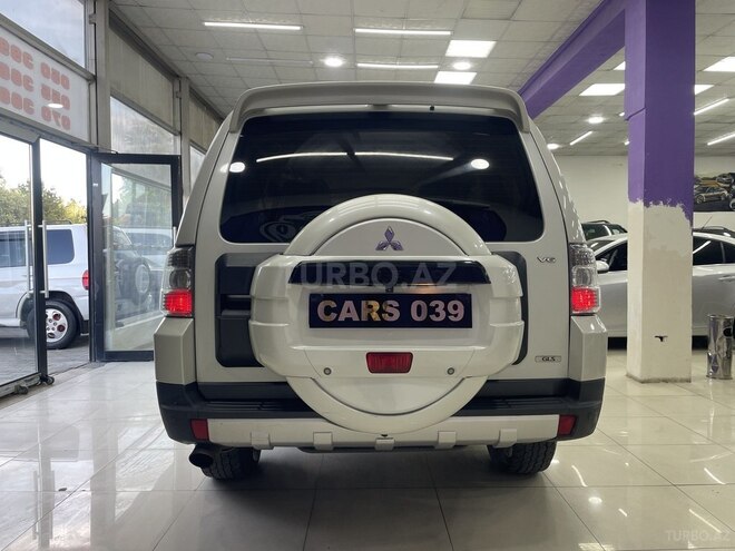 Mitsubishi Pajero-12