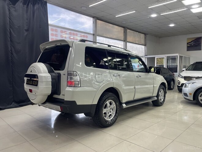 Mitsubishi Pajero-10