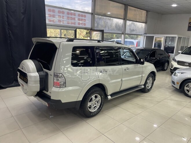 Mitsubishi Pajero-11