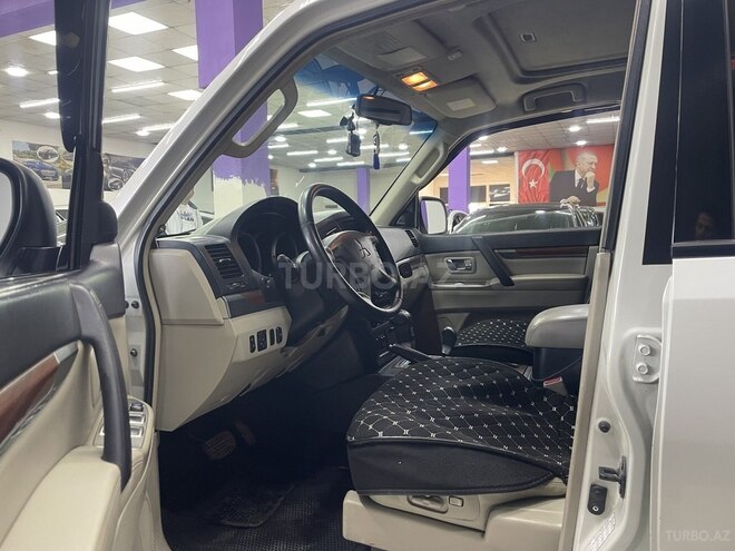 Mitsubishi Pajero-9