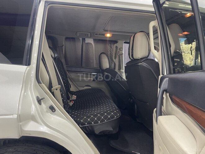 Mitsubishi Pajero-5
