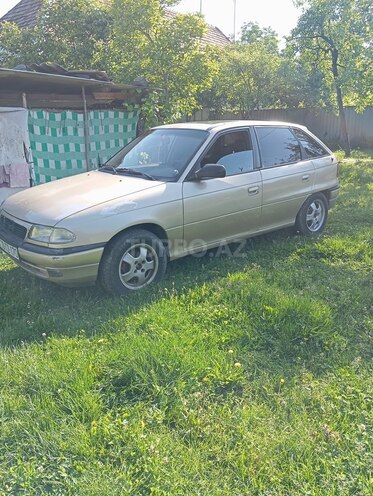 Opel Astra 1996, 364,557 km - 1.6 l - Qax
