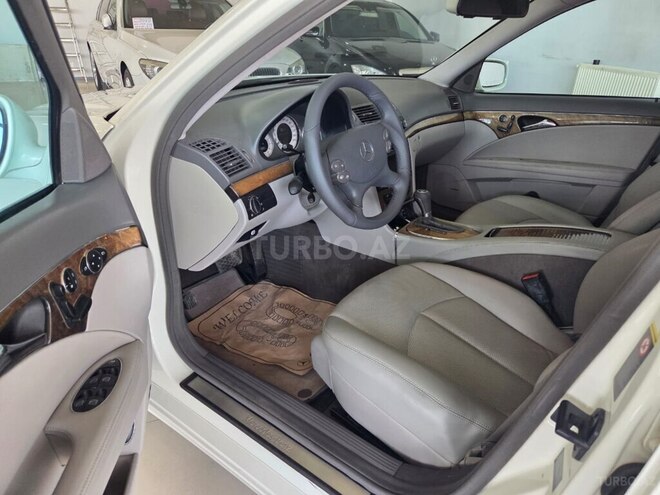 Mercedes E 350-11
